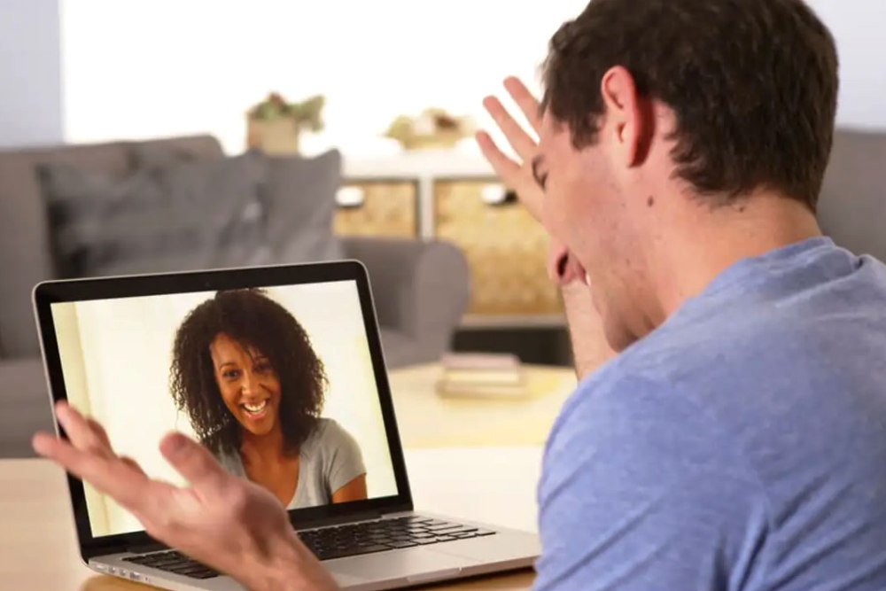 4 Ways to Have Fun on FaceTime